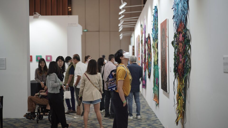 Visitors can explore the captivating public installations at ArtMoments Jakarta 2023. Image courtesy of ArtMoments, 2023.